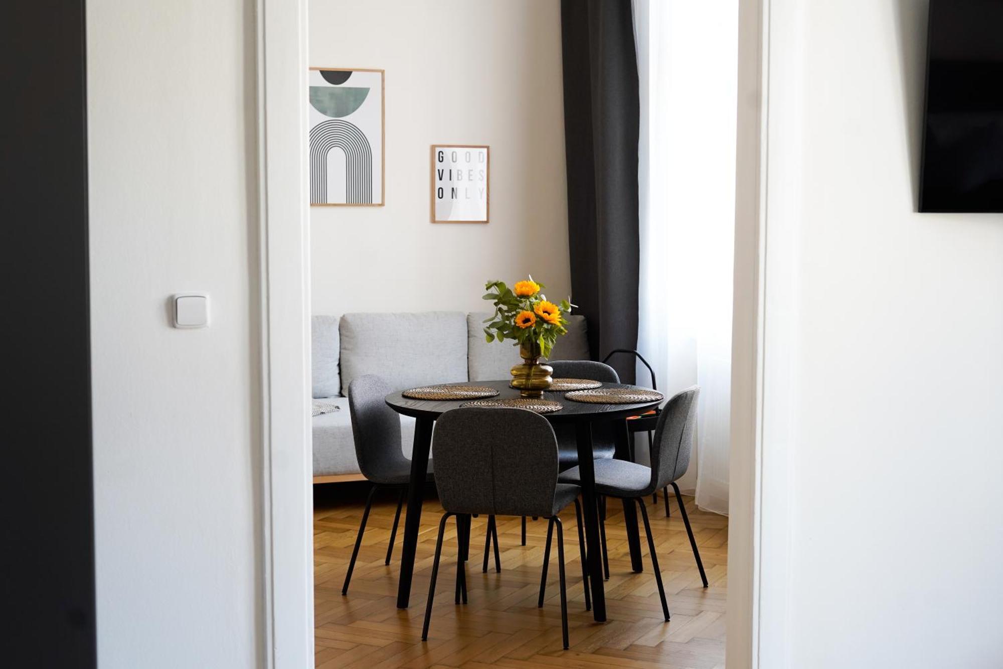 Apartment Dusni Superior Praha Bagian luar foto