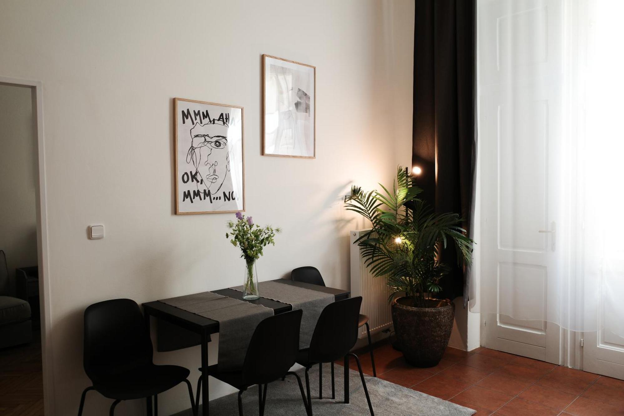 Apartment Dusni Superior Praha Bagian luar foto