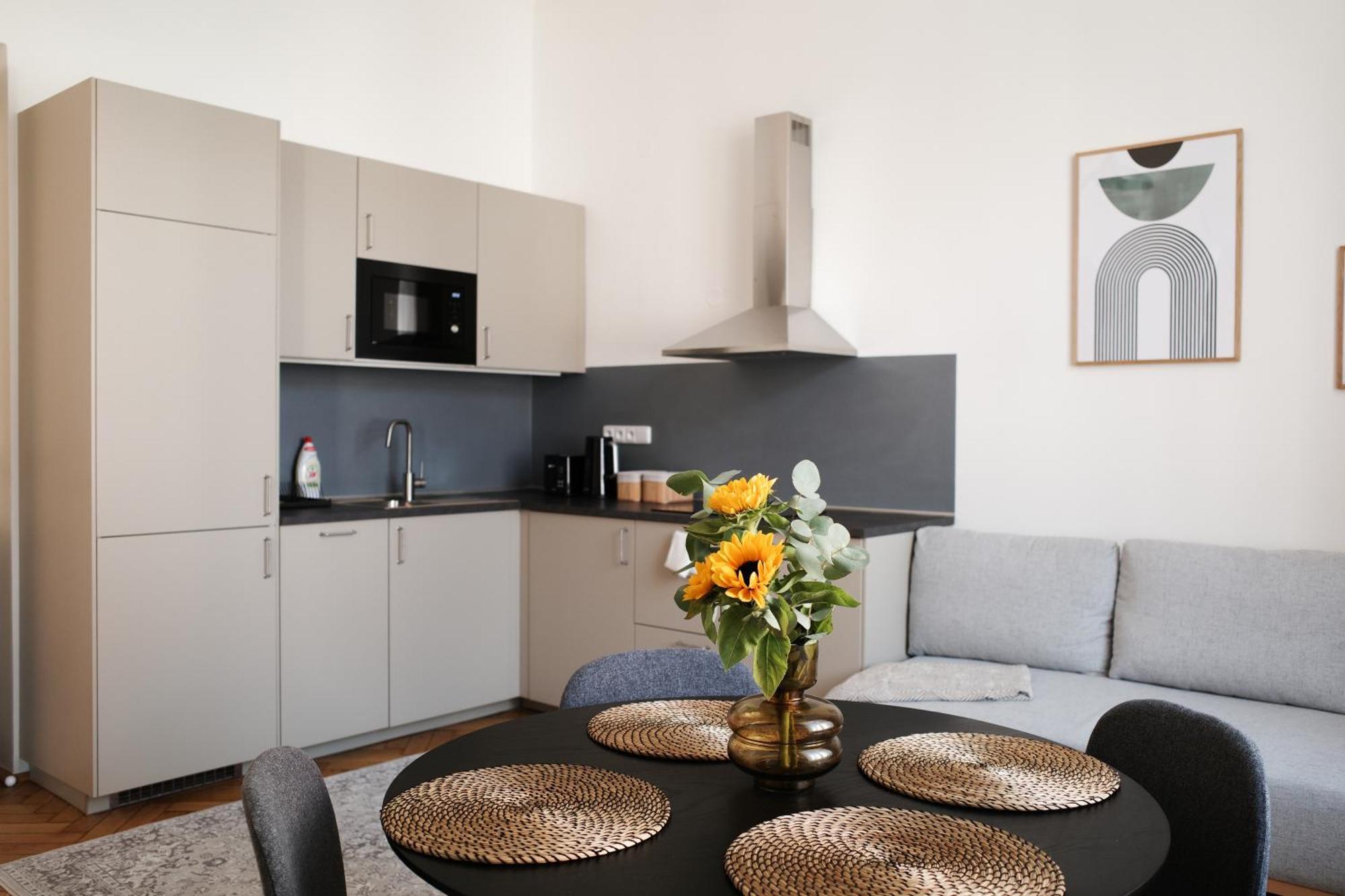Apartment Dusni Superior Praha Bagian luar foto